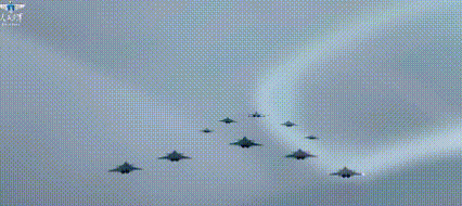 苏-30、歼-16、歼-20、歼-20A/S、歼-35A编队震撼同框