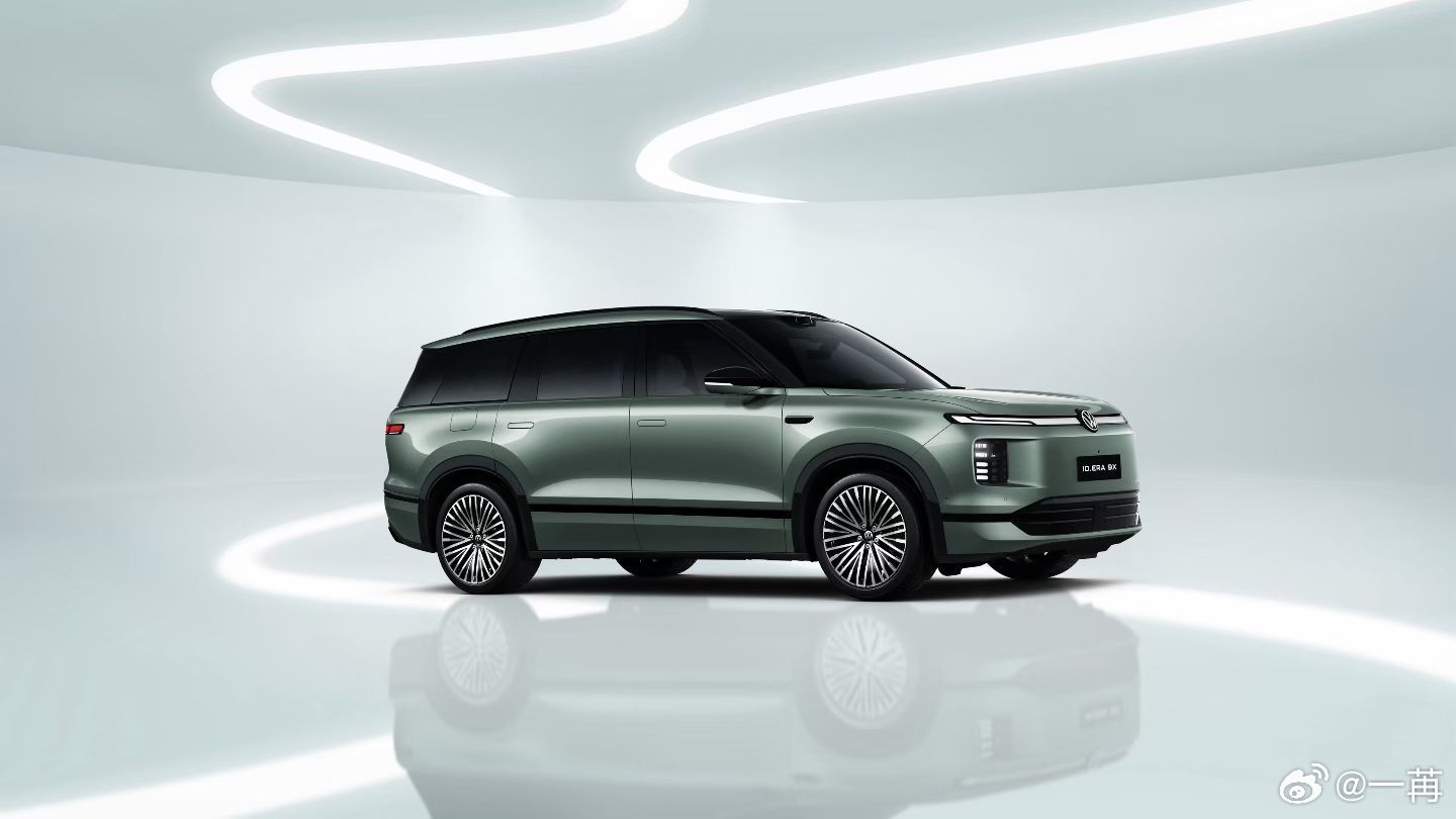 上汽大众的ID.Era 9X发了一款绿色。老朋友告诉我这款车正在西藏做高原测试，