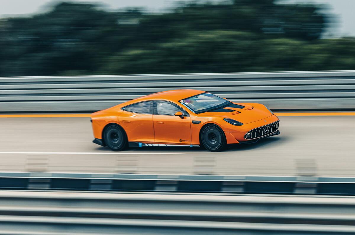 梅赛德斯-AMG GT XX原型车在意大利纳尔多赛道刷新24小时电动车行驶最大里