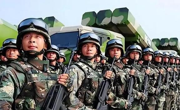 为什么中国要不顾一切玩了命的发展军事？因为怕，中国人怕极了！怕自己还像80年前那