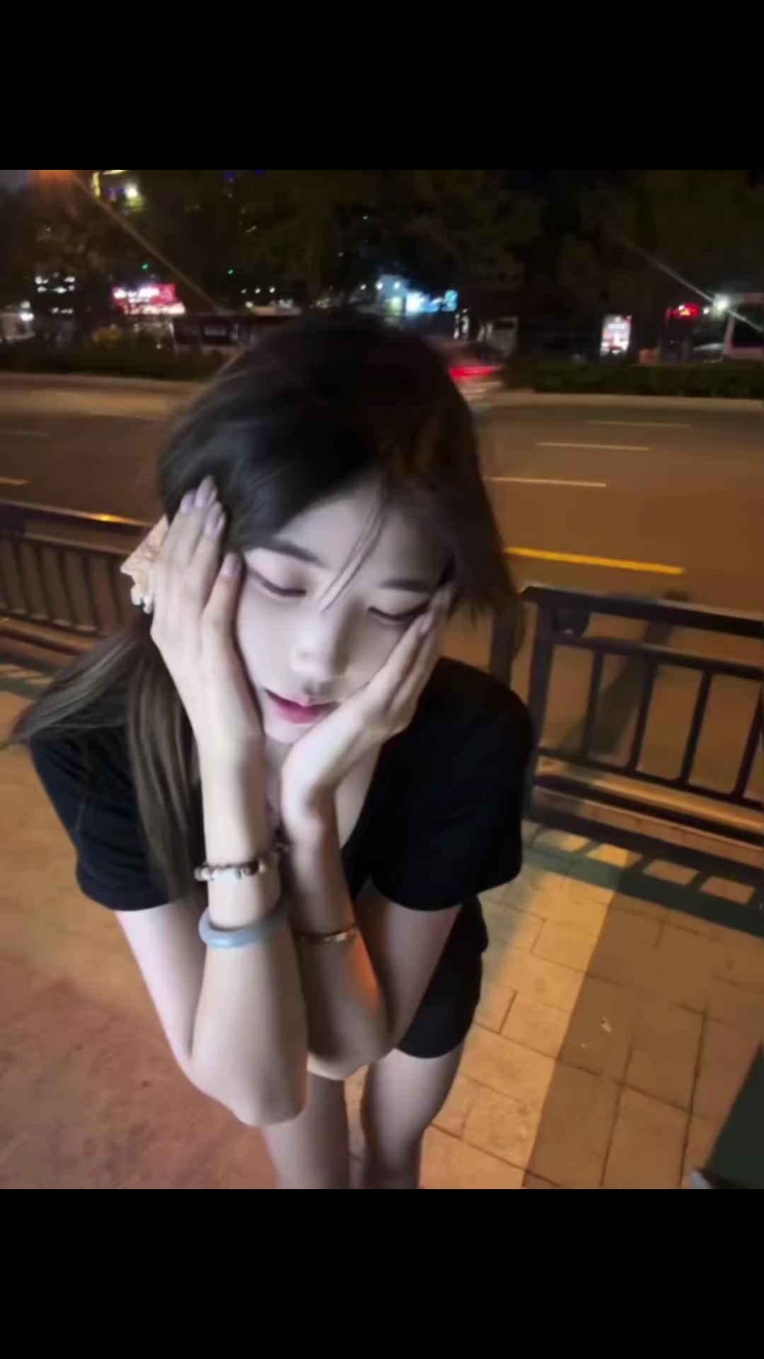 后来妈妈不在收手机 和我聊天也不再是你