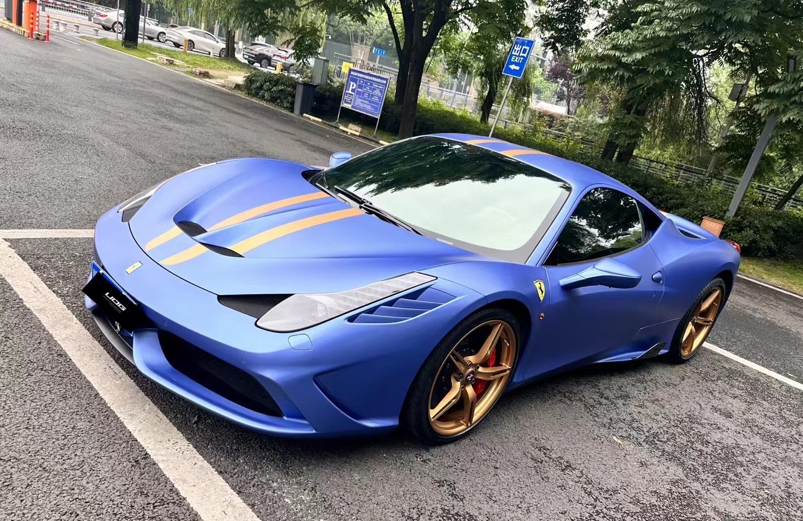 法拉利458Speciale 如果从收藏角度看、里程数不占什么优势。配色 配置都