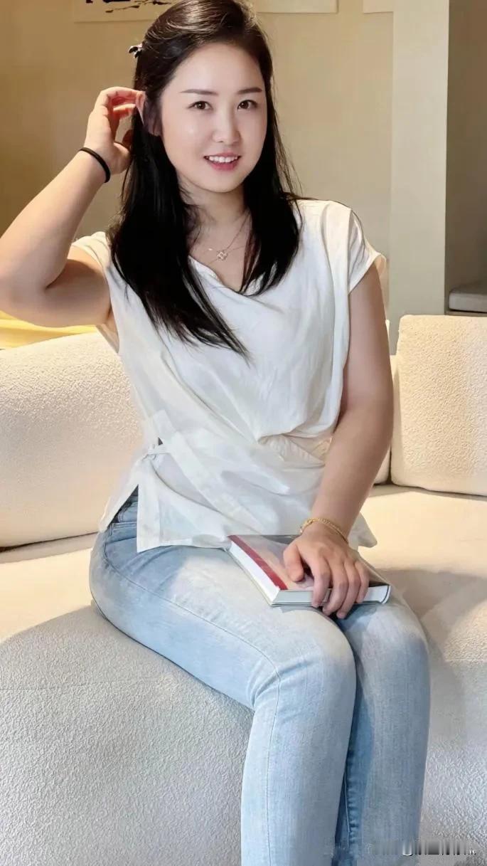 如果有时间，我还是喜欢看看书。沉浸于书的世界，感受文字的精妙，与书中人物共情，心
