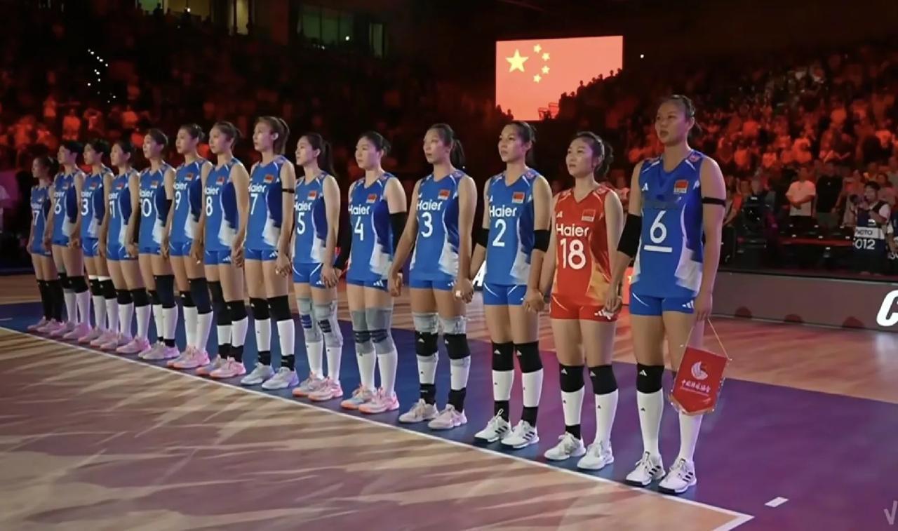 中国女排对阵多米尼加女排首发阵容，
仍然是延续了上场比赛阵容，
不知道队长龚翔宇