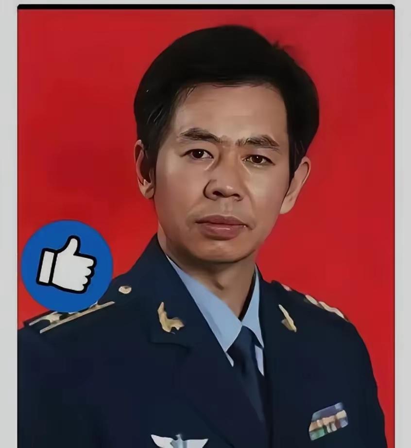 谁还没刷到戴旭那句“狠活”？把先进武器比作烧火棍，说不敢用就等于摆设，这话听得人