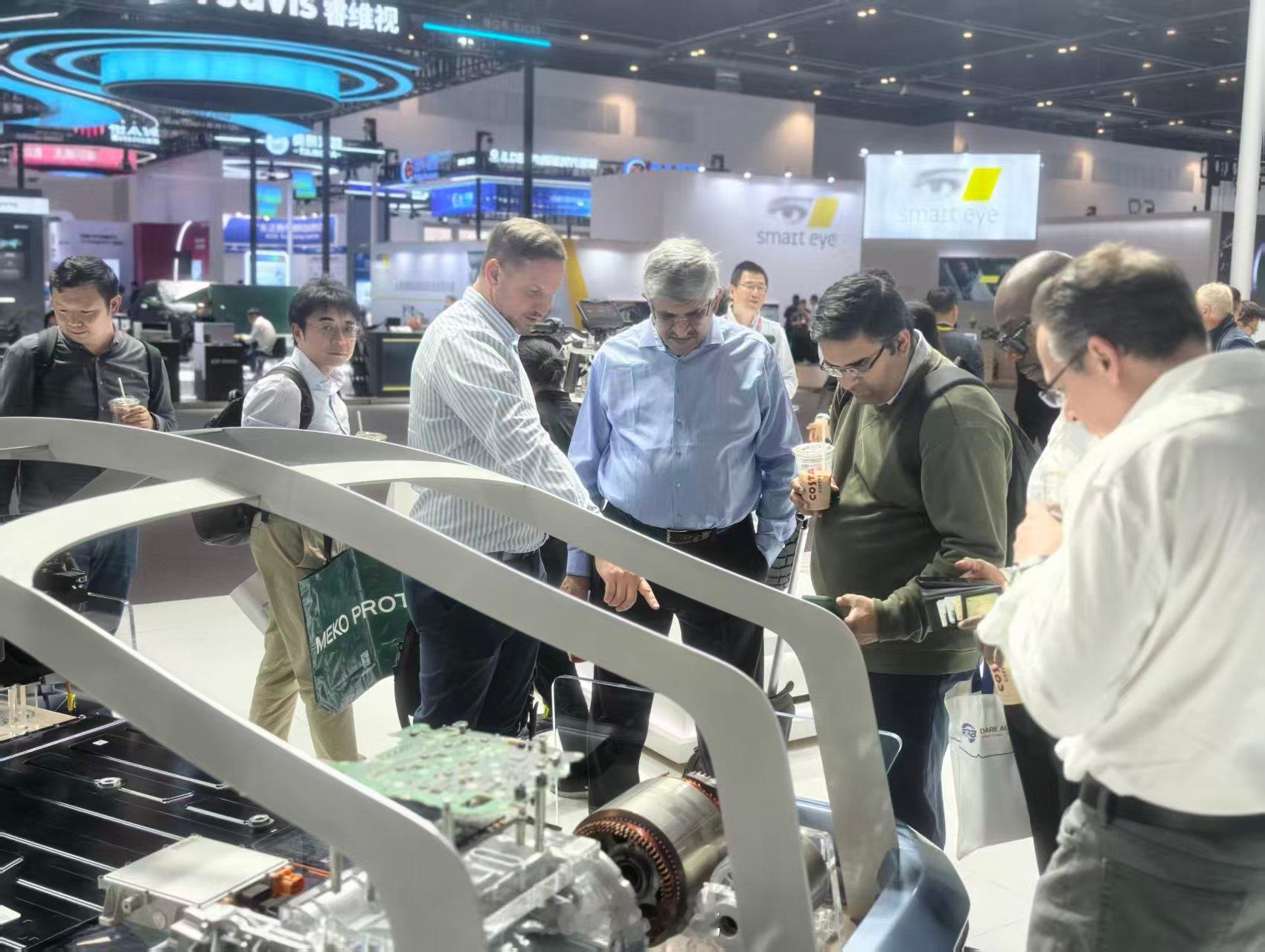 北京车展挤满了外国人曾几何时，我们还需要到国外学习汽车技术。如今，北京车展，到处