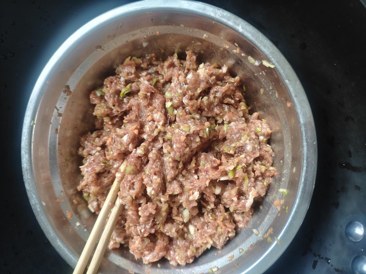 有些女人喜欢抱怨自己的老公，原因还挺多。一方面可能是沟通、关注和满意度的问题。女