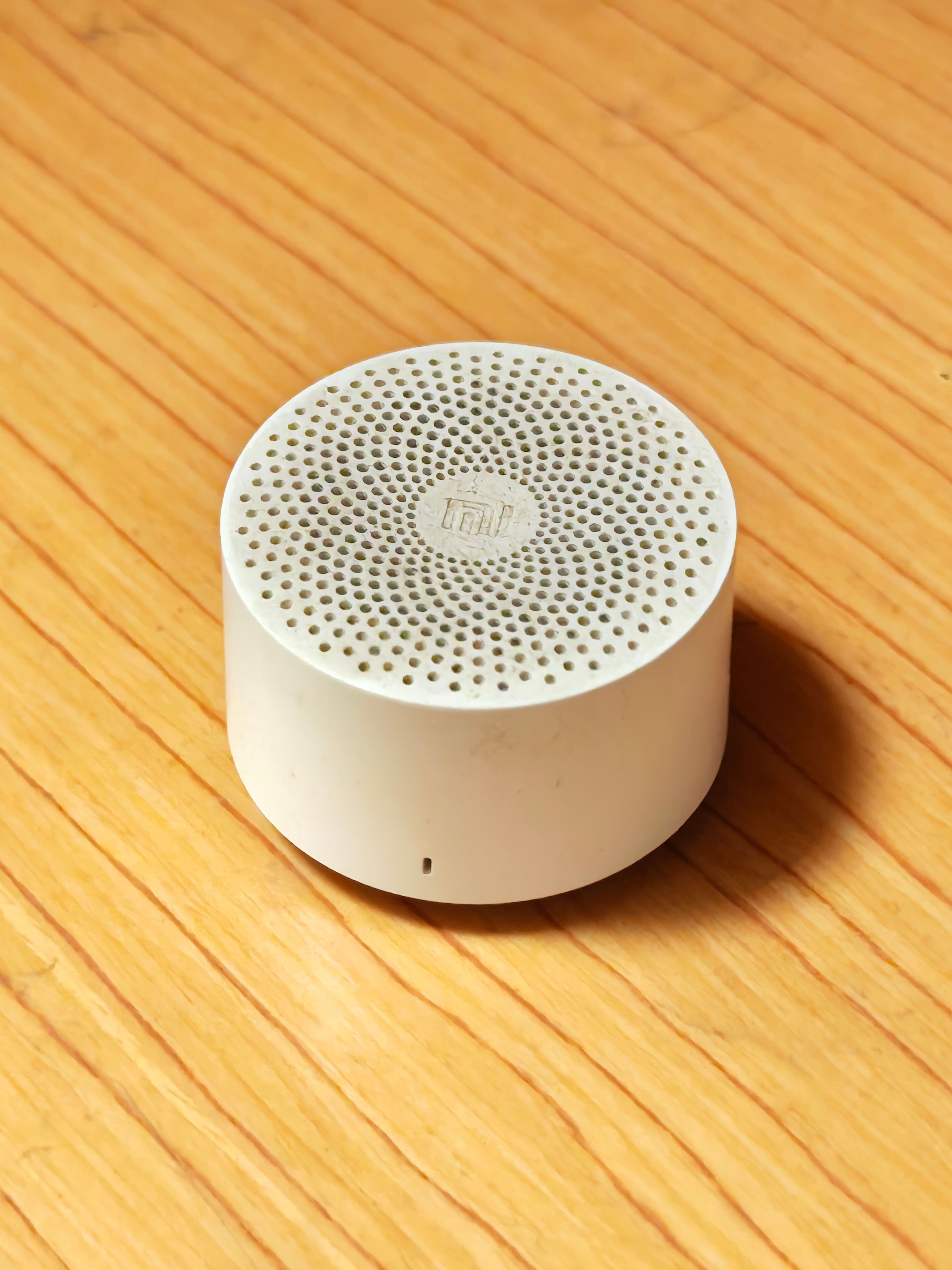 又翻到一个史诗级小米古董产品小爱同学，三个木叫什么