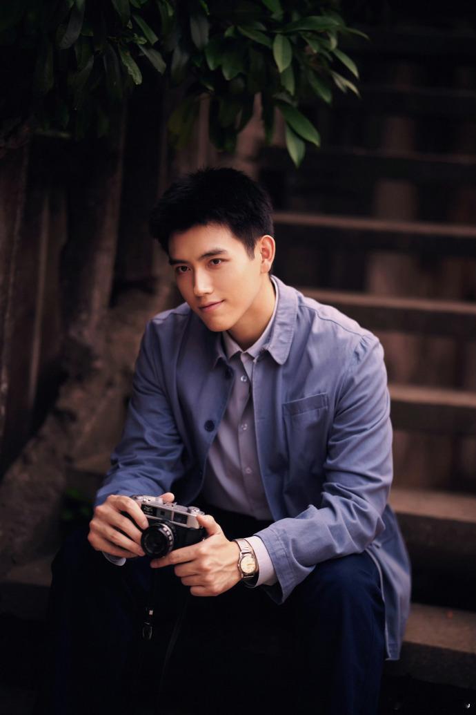 七十年代又争又抢的男主来了 七十年代的他，又争又抢的背后，藏着对女主深深的眷恋?