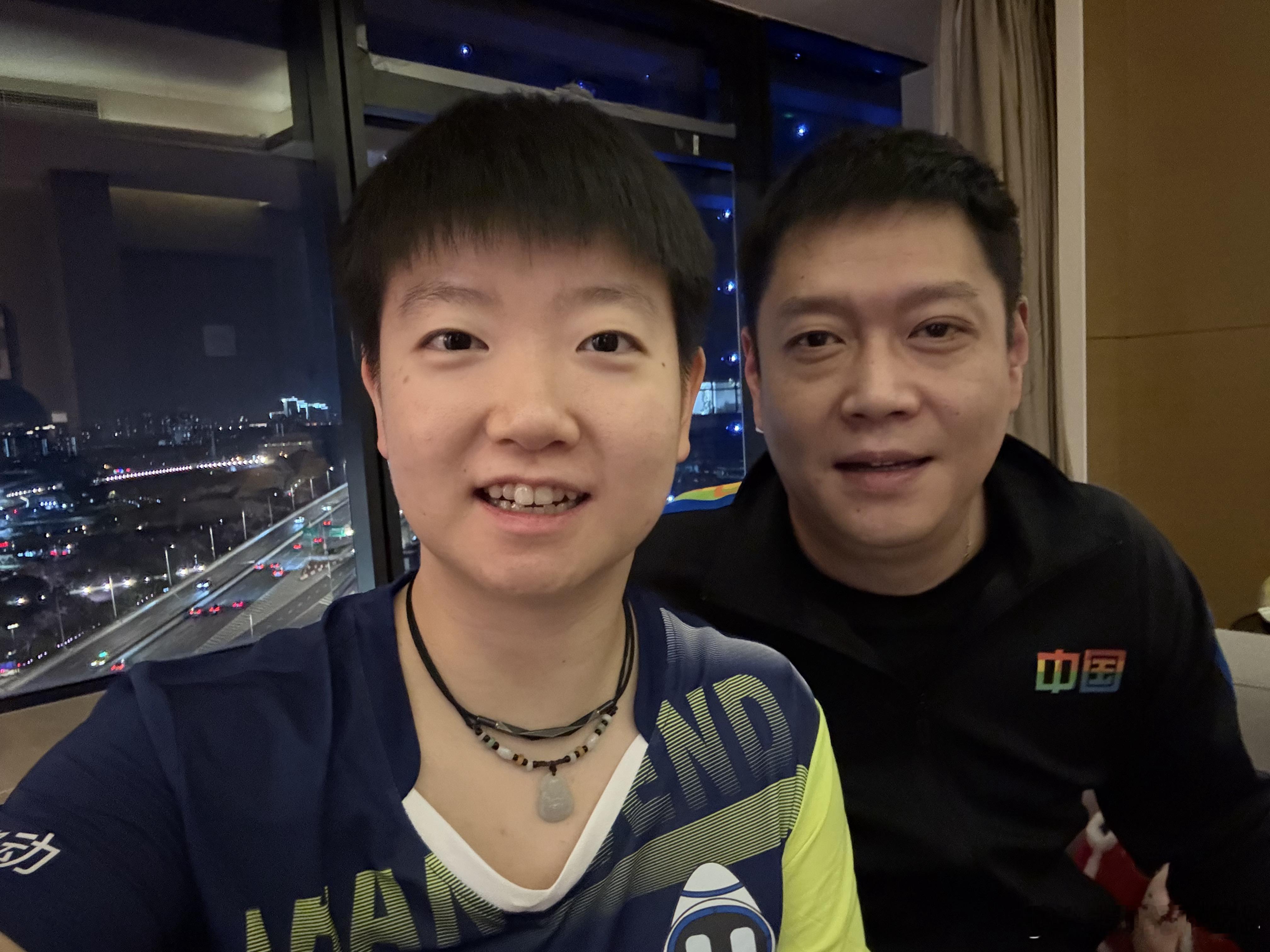 邱贻可晒和孙颖莎合照 2024很好！2025一定会更好！👏👏👏 