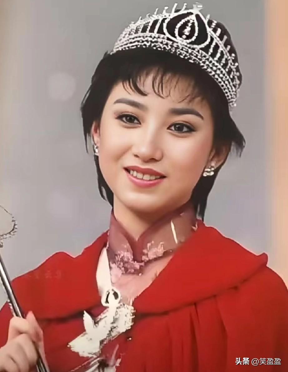 被誉为“TVB最美苏樱”的古装女神谢宁，她是1985年的香港小姐冠军，1988年