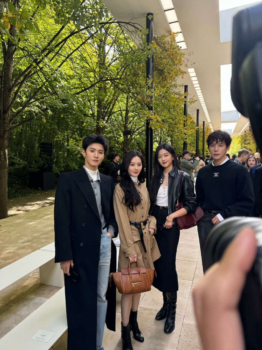 巴黎时装周刘诗诗王安宇陈哲远孙千秀场同框live图路透来了！来看看生图状态如何？