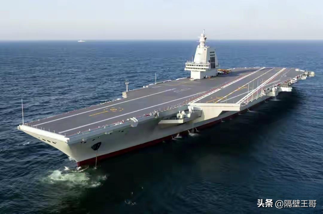 台“当局”说，“福建”舰过台湾海峡时，多艘军机和军舰越过了所谓的“海峡中线”。