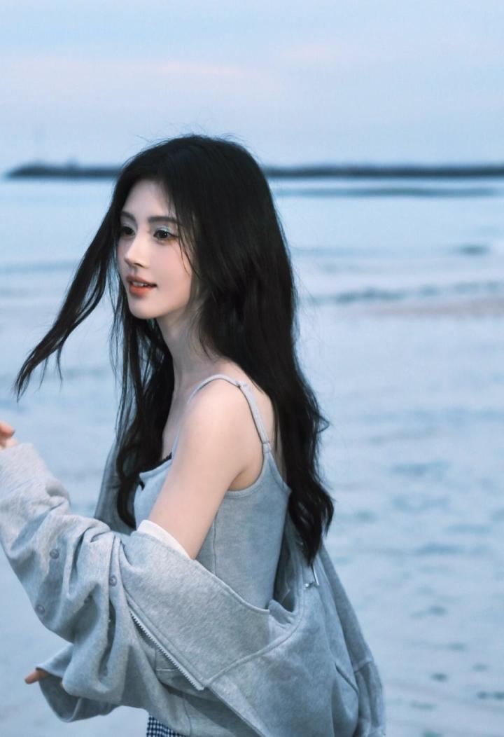 - 中文名：鞠婧祎（英文名：Kiku / Cecily）
​
- 别名：小鞠
​