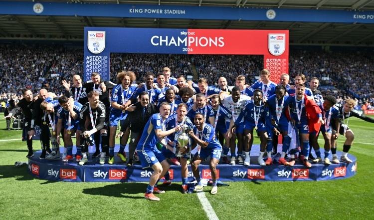 从草根到世界之巅，再一路滑落至第三级别联赛，莱斯特城的经历堪称跌宕起伏的“过山车