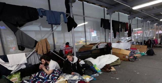 润去美国的人，大概的几种谋生手段。
第一种是被挖去的科技精英，拿着资本家给的高薪