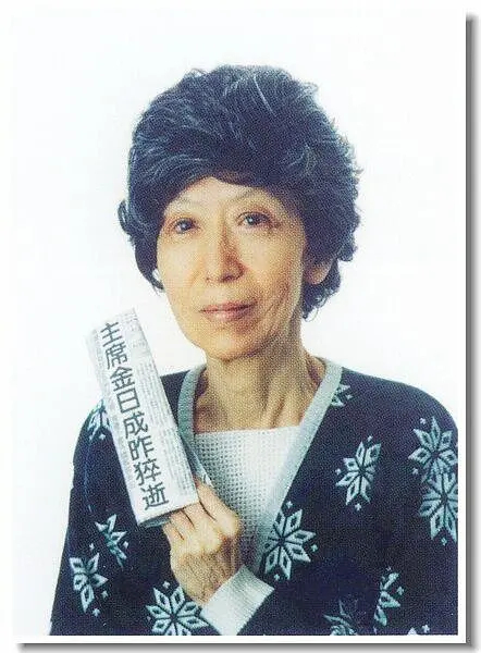 任素汐在小红书发了一条动态，网友说张弛拉长人中就是任素汐。想到网上老梗，说任素汐