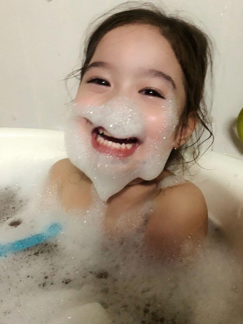 从小到大最好用的泡泡浴这还是姐小时候在浴盆里那个泡超级绵密胖子喜欢西瓜味我喜欢薰