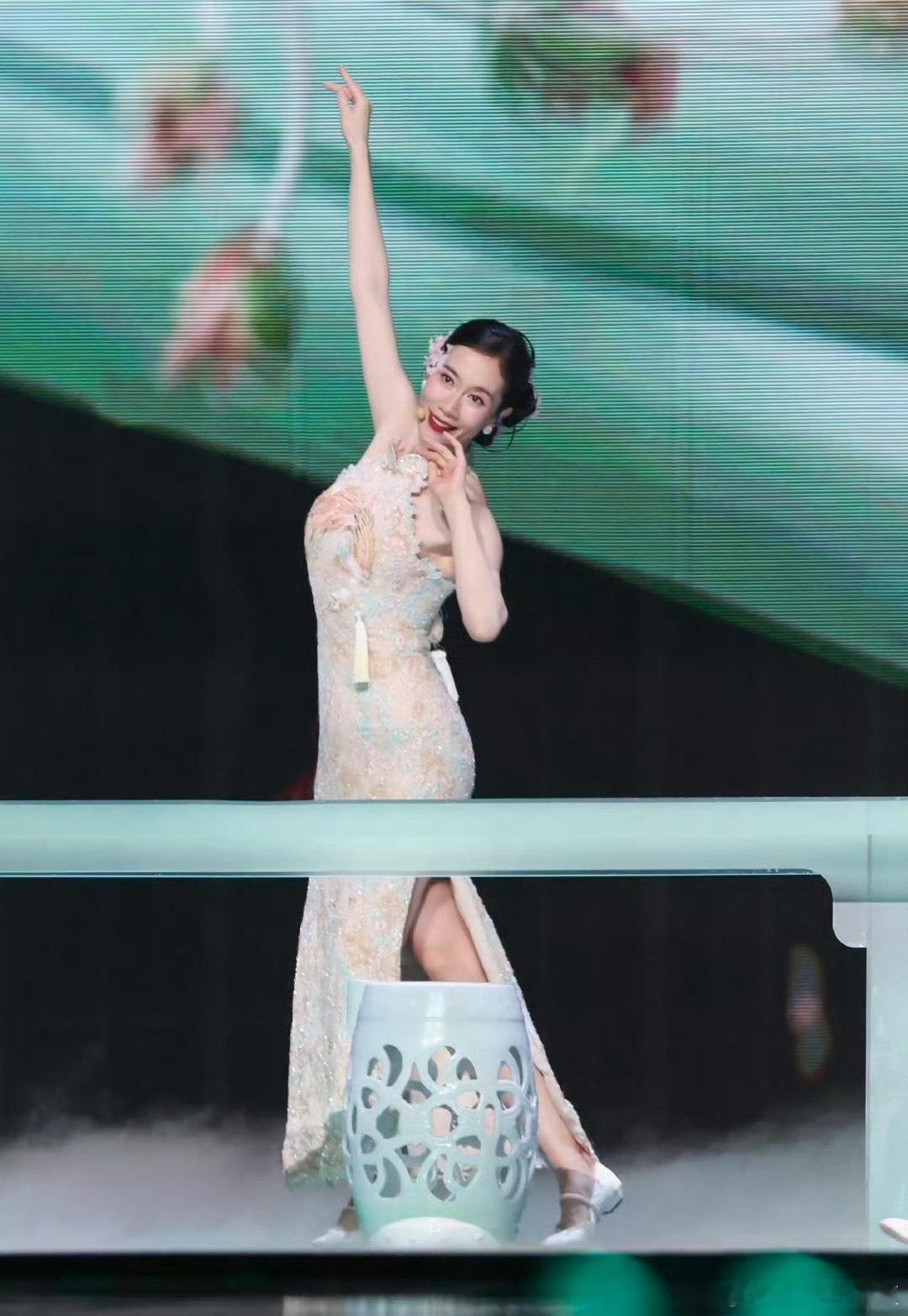 谁还没看浪姐二公舞台直播！每一组都有惊喜，姐姐们太会了乘风2026