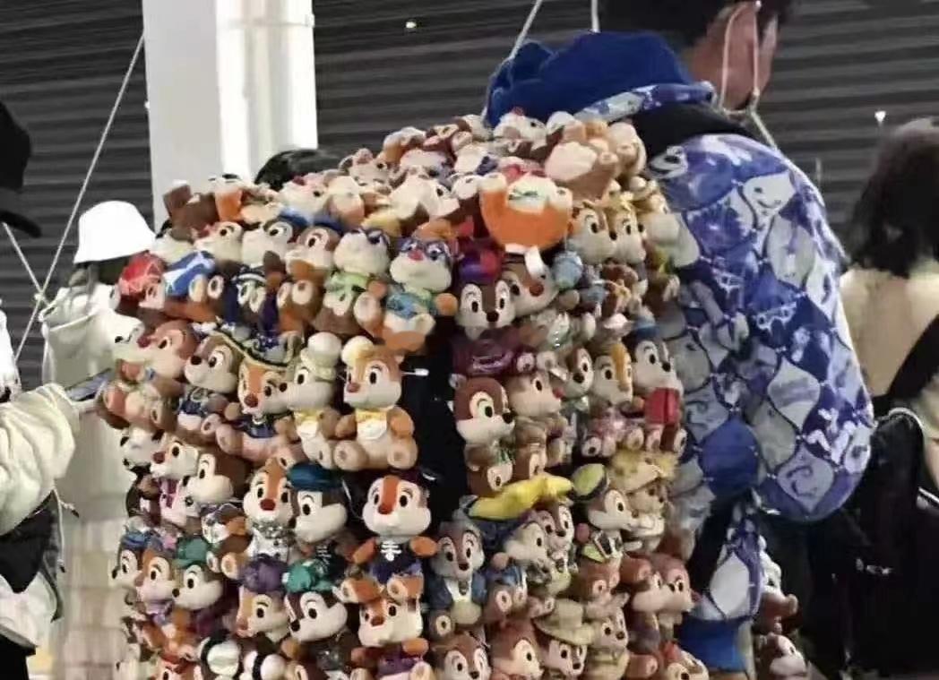 这是流动商贩？？？还是送给女朋友的礼物？？？海阔试车超话 ​​​