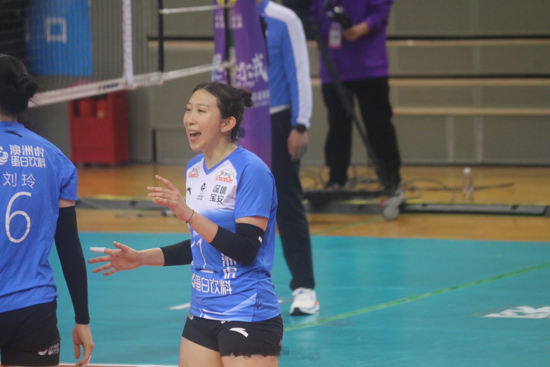 排超联赛 深圳女排刘哲宁搭档尚春雨，开局6比0，磨合的越来越好了，继续加油中国女