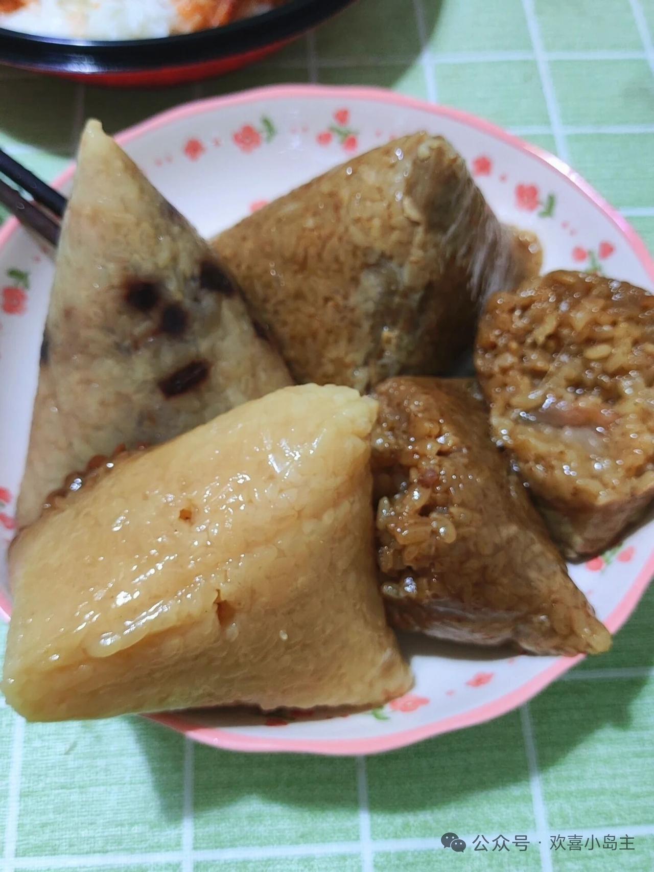 男人会包粽子吗？不会包粽子不丢人

刚刚刷到一个美食博主
包粽子失败了，
哈哈哈