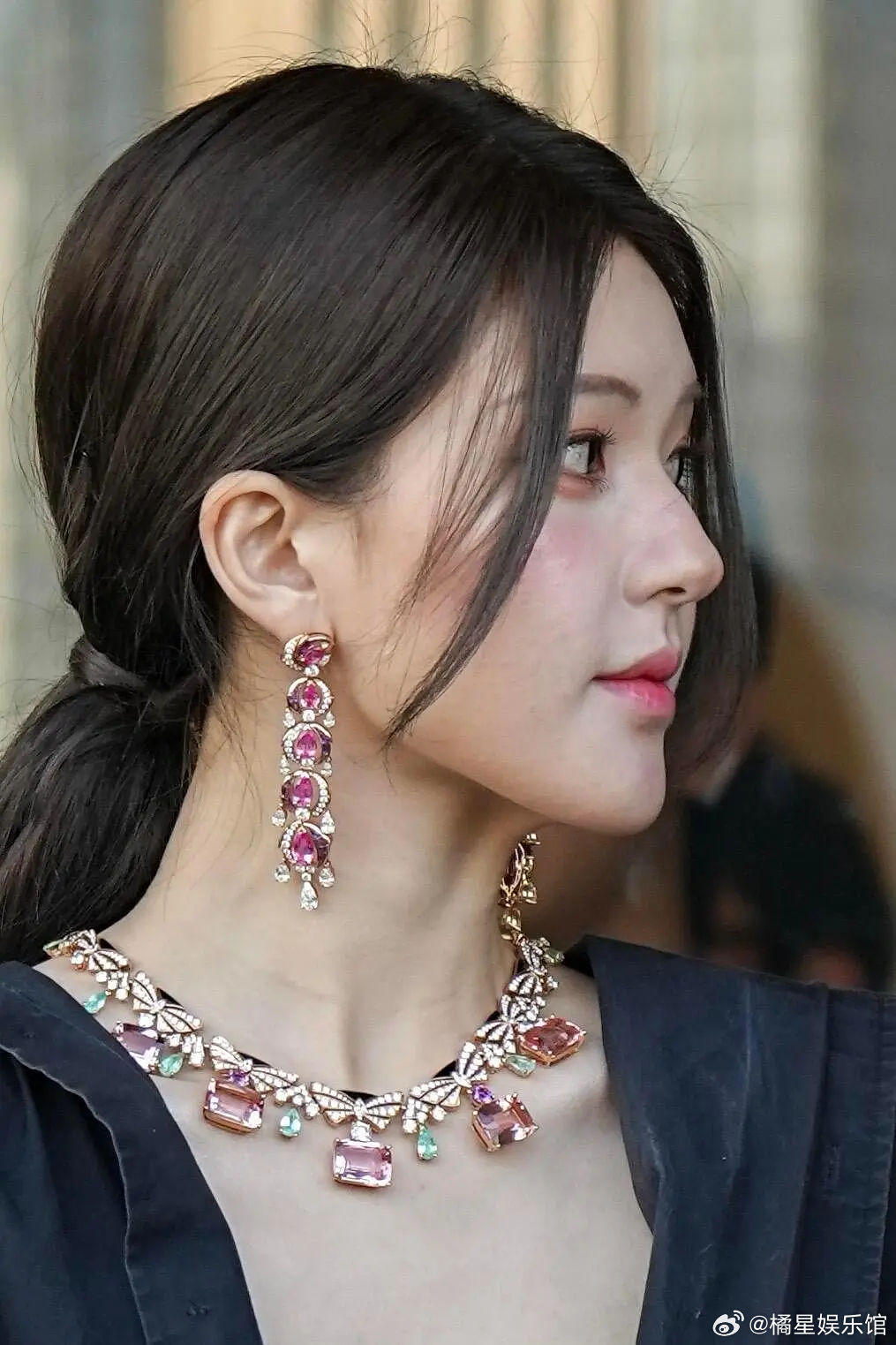 感觉赵露思的脸开始失控了，这是认真的吗，这个鼻子和下巴 