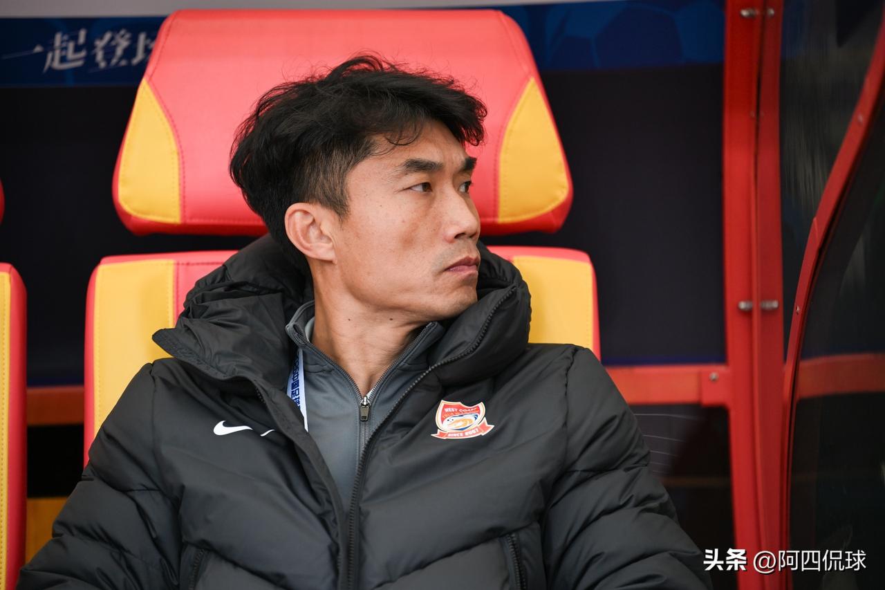 开局两连败，不得不佩服青岛西海岸俱乐部的胆量和勇气，竟然选基本上没有中超联赛经验