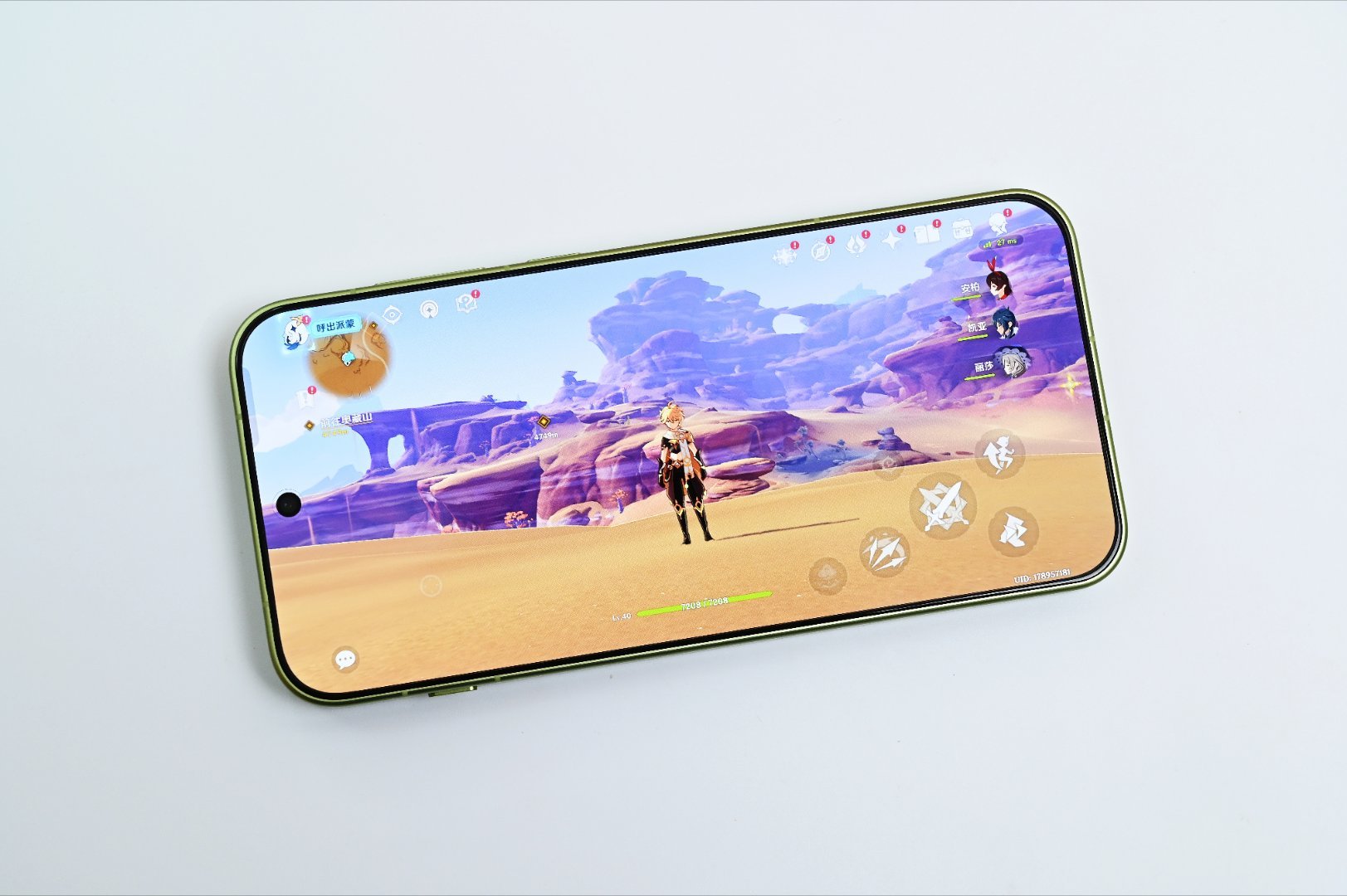 一加15T 这款小屏旗舰机搭载第五代骁龙8至尊版旗舰芯片，风驰游戏内核加持，那么