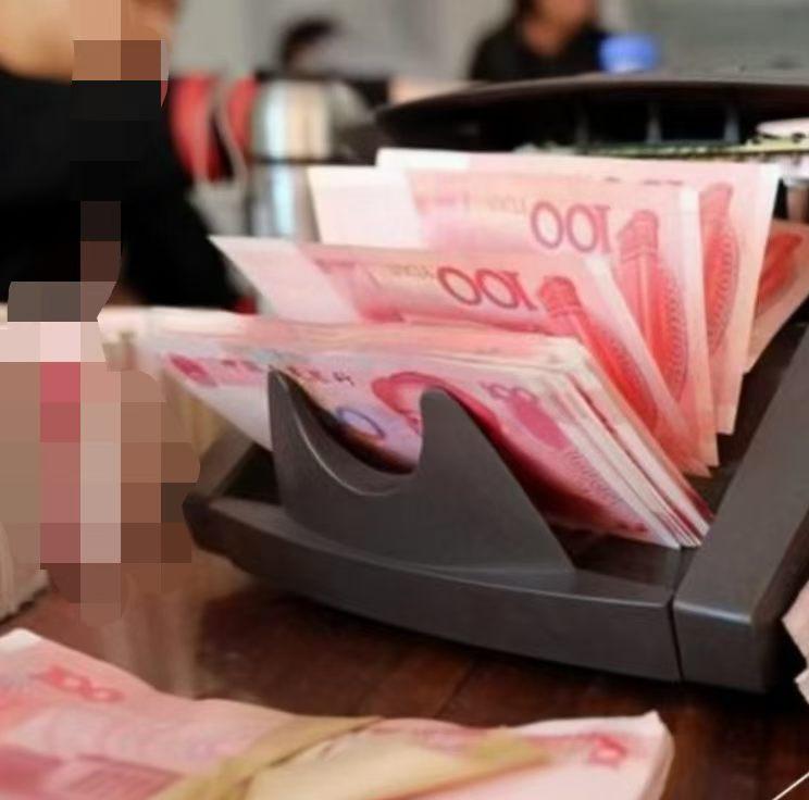 做人别总揪着旁人的短处念叨，这也不好那也不对，先得回头审视自己过往的言行，想想待