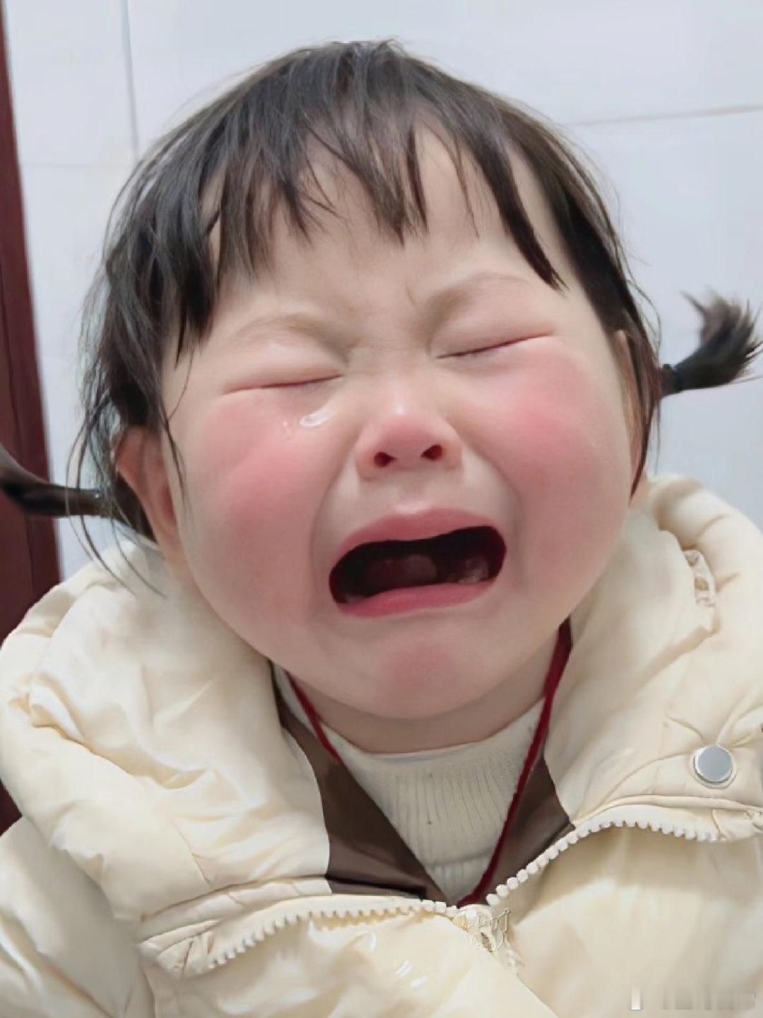 拿着的，反复震荡，就是不突破新高。一落袋，疯狂起飞，大阳线接连上演。干嘛呀，有这