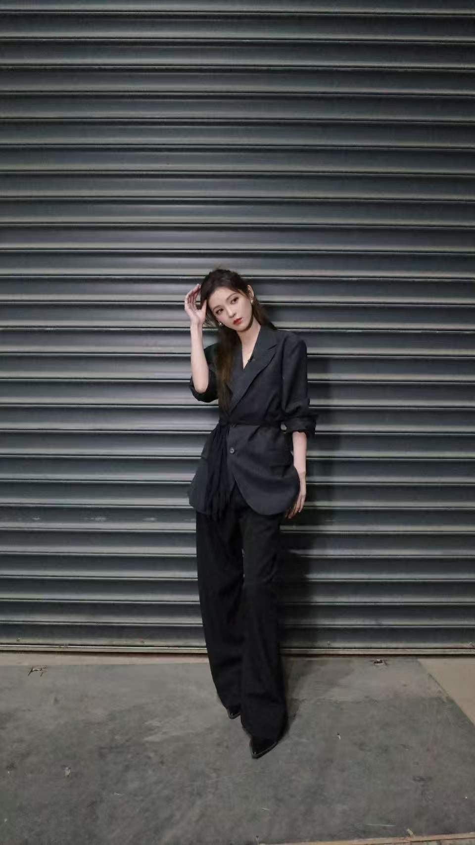 张予曦化妆张予曦 哇自己化妆也这么美啊，建模脸你就这样