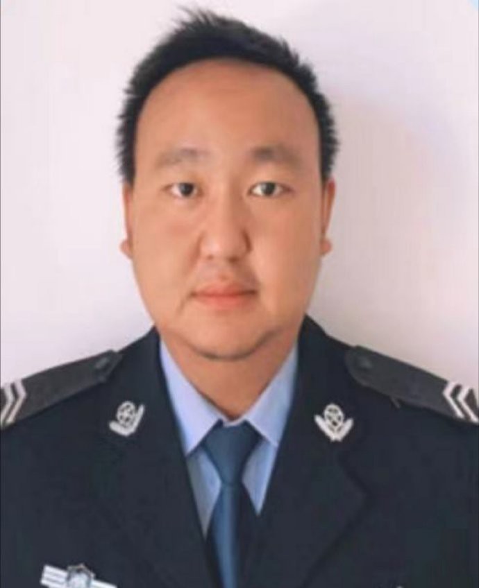 优秀辅警袁玉斌，于2023年7月9日，袁玉斌在随同民警外出办案途中，发生道路交通