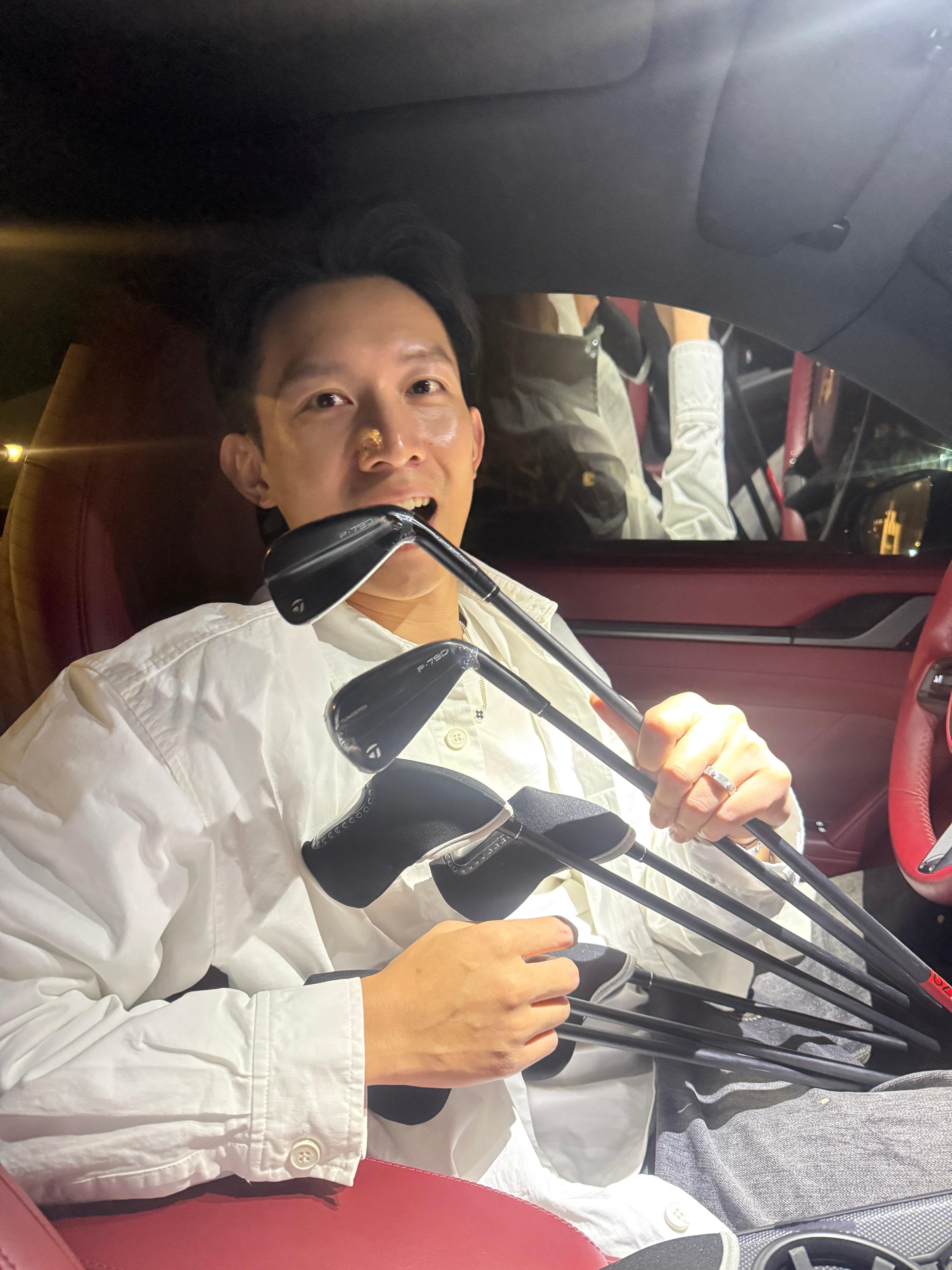 胡总请客打球，昨晚连夜去买了套铁杆，今天一起磨合新杆。不得不说张总的眼光品味是真