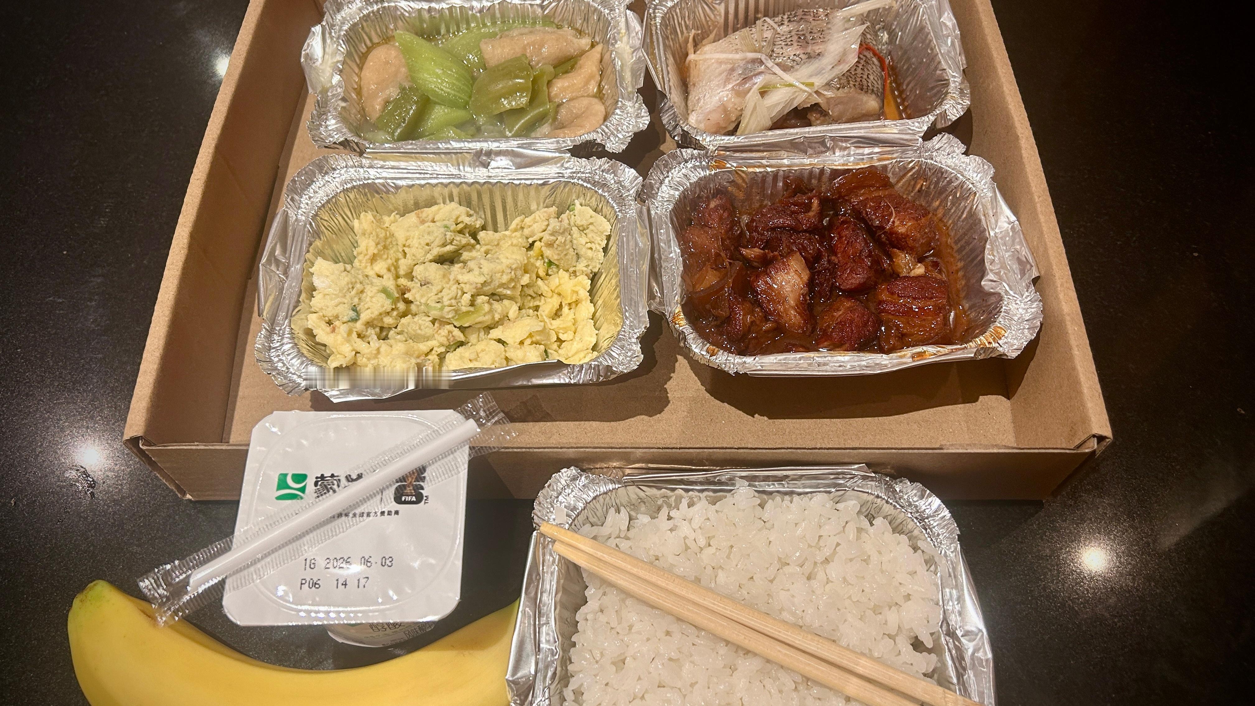 上海国际电影节 虽说都是简餐盒饭，但上影节的媒体餐水准，在国内影节里绝对名列前茅