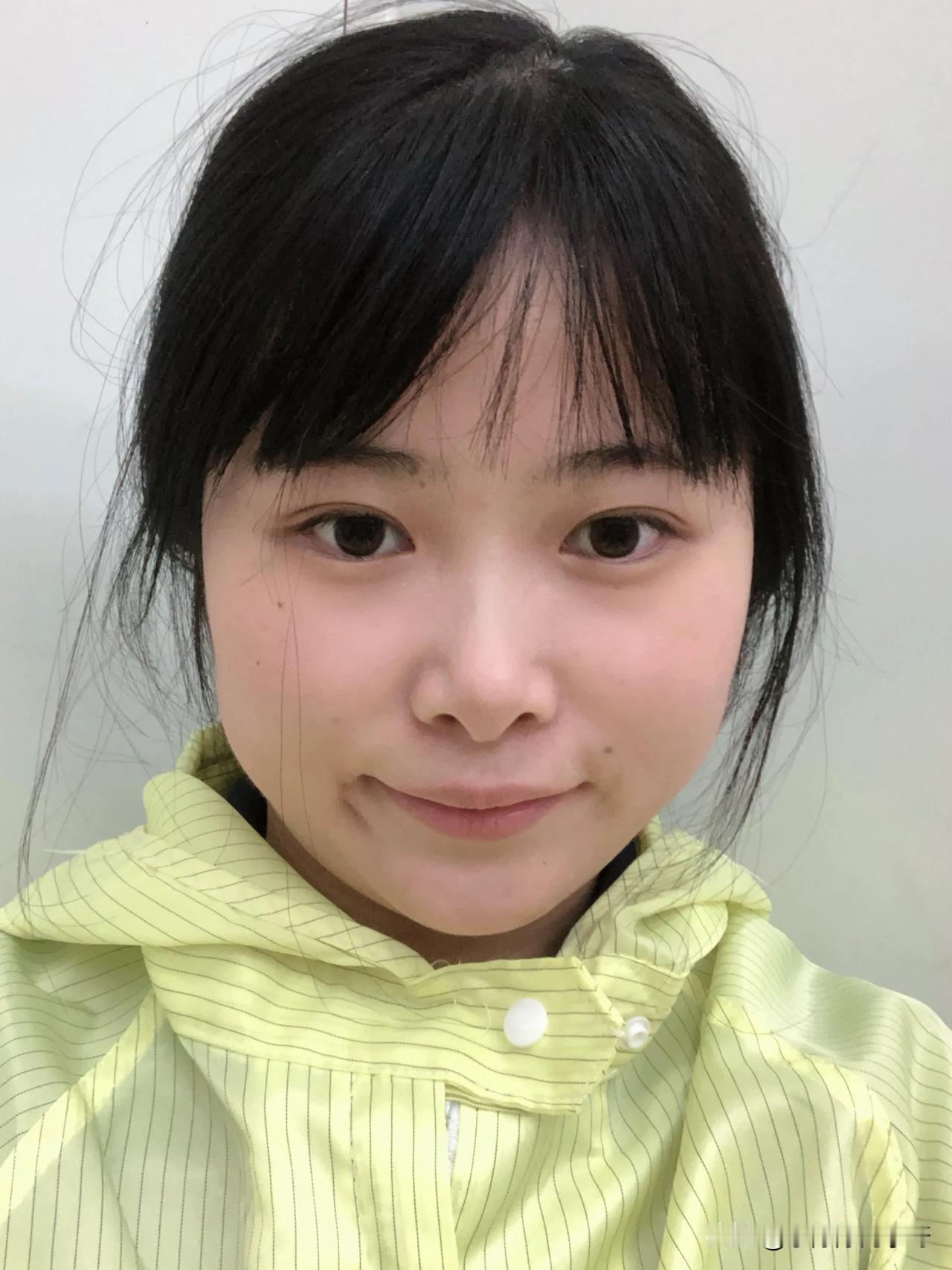 妹子进厂把螺丝打冒烟儿，还有两天白班休息了就上夜班了！