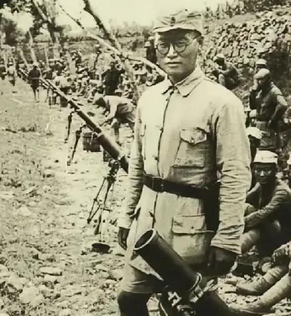 1939年，八路军一分区在突围时，副司令高鹏突然想起还有饺子没拿，执意要回去拿。