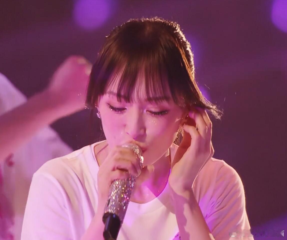 滨崎步状态 姐状态好到爆，我永远为AYU举应援棒！ ​​​