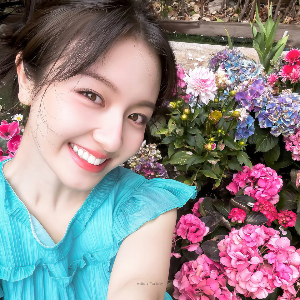 李兰迪cos蜥蜴 第一次见女明星 cos 蜥蜴这么投入！李兰迪在沙漠趴在地上爬、