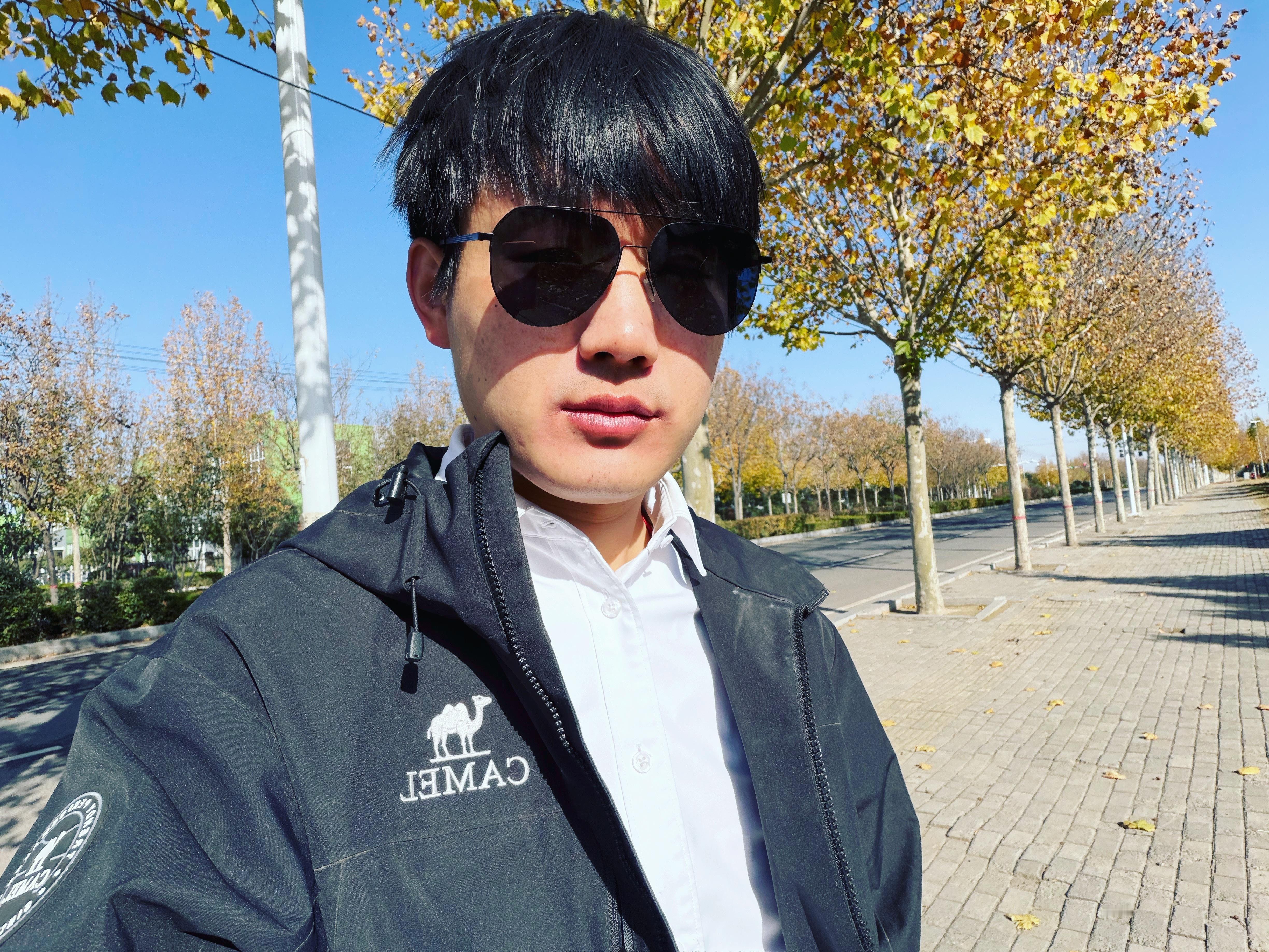 骆驼冲锋衣，这么火吗，碰到好多学生穿 