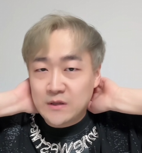 老怼抖音开播聊茶队老板晓菲是纯处，因为他欠薪欠的真的很离谱....  rotk：