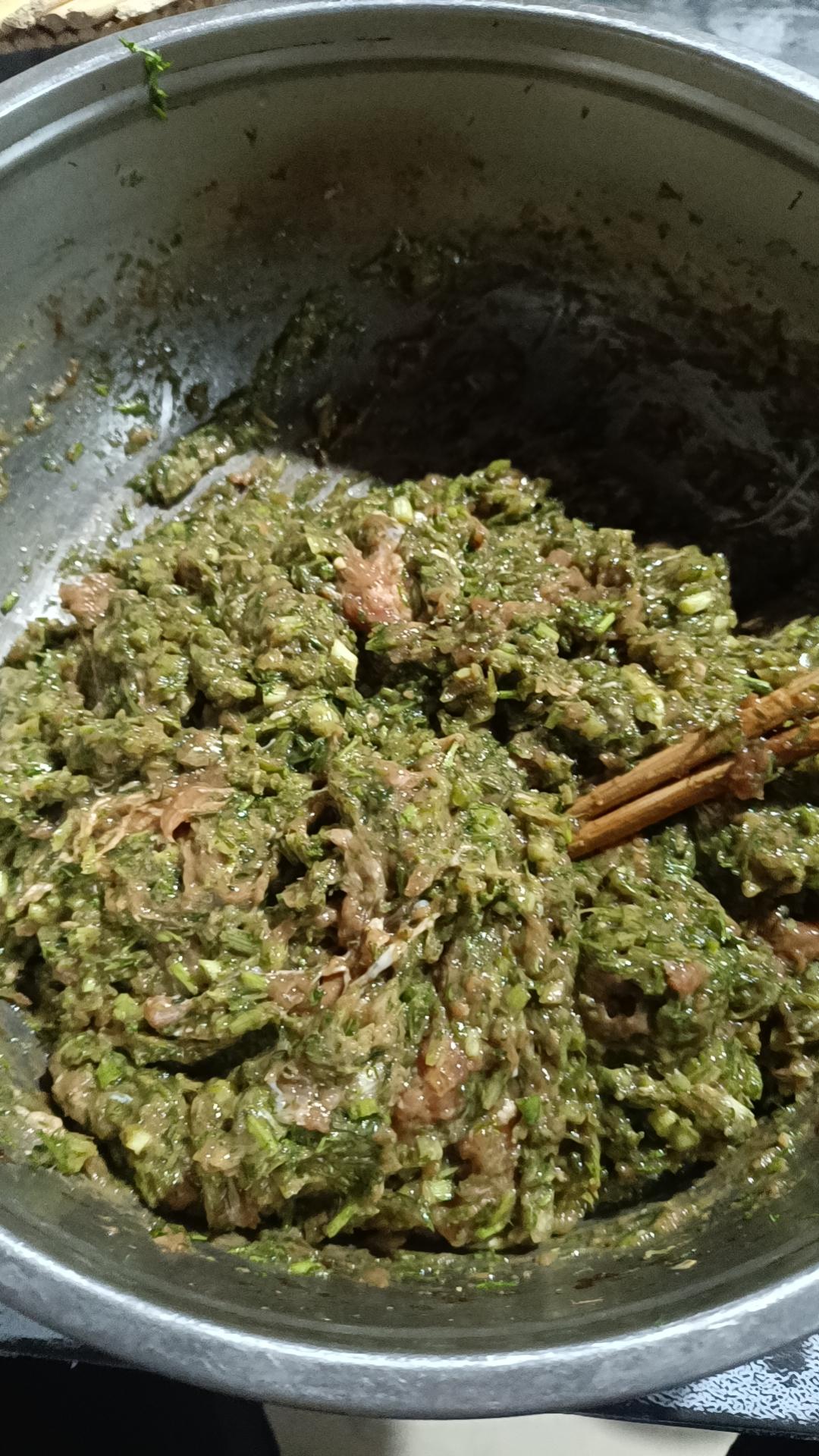 包饺子吃，特别爱吃茴香肉的饺子，自己动手包饺子吃，真的很不错啊，很有成就感啊！猪