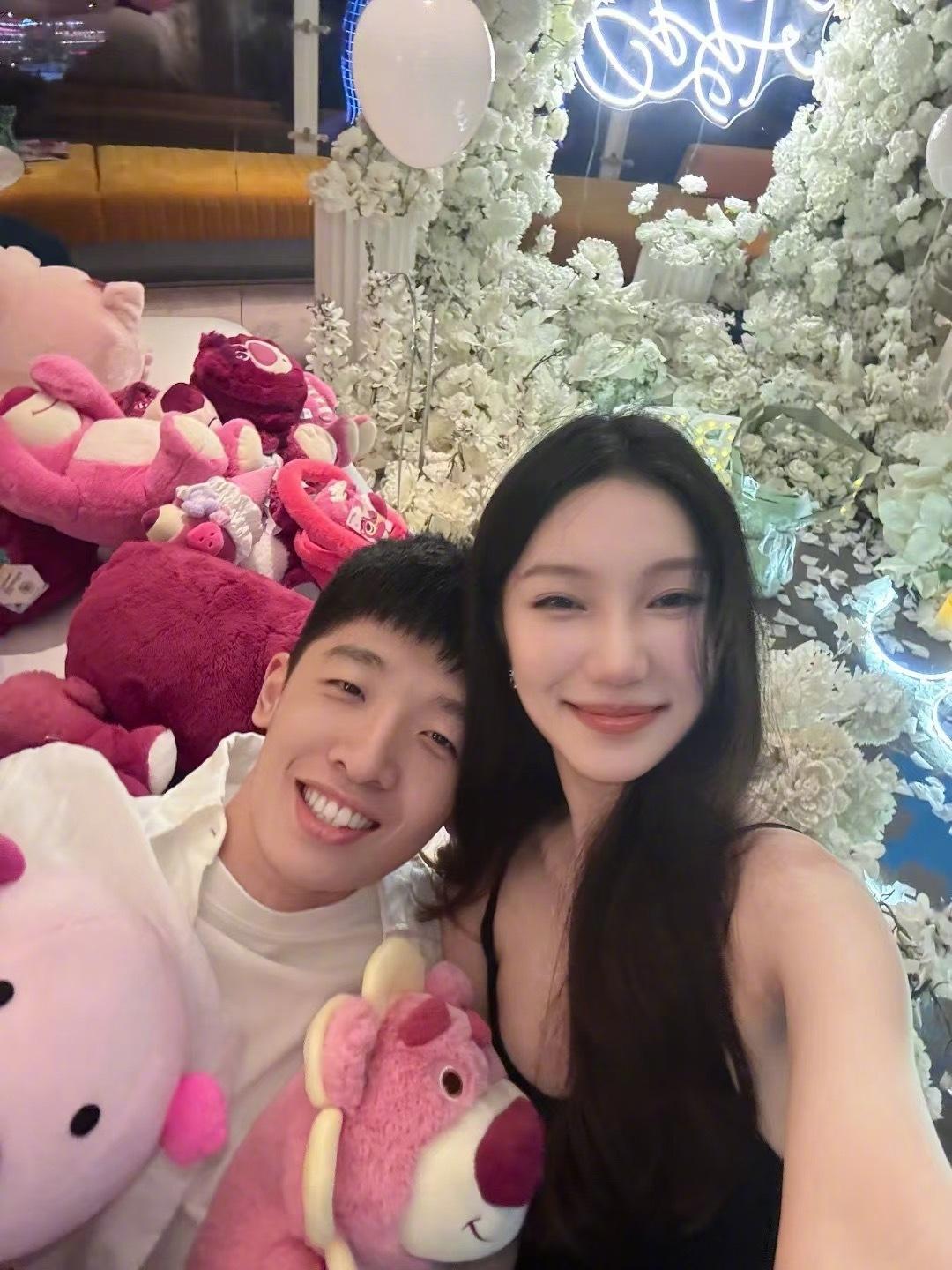 一直很幸运 也很幸福[抱一抱]日常碎片plog情侣日常草莓熊 ​​​