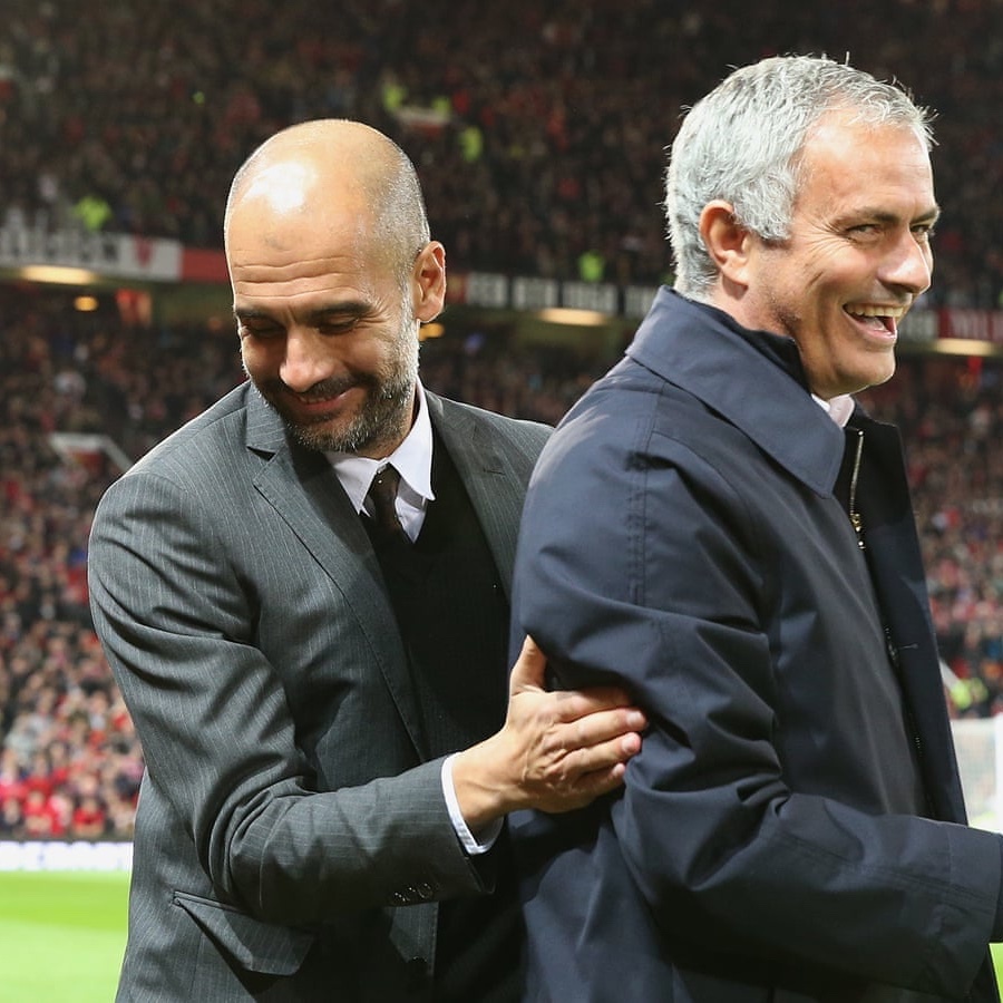 阿韦洛亚成为欧冠历史上首位在欧冠淘汰赛中击败瓜迪奥拉和穆里尼奥，并且在两回合比赛