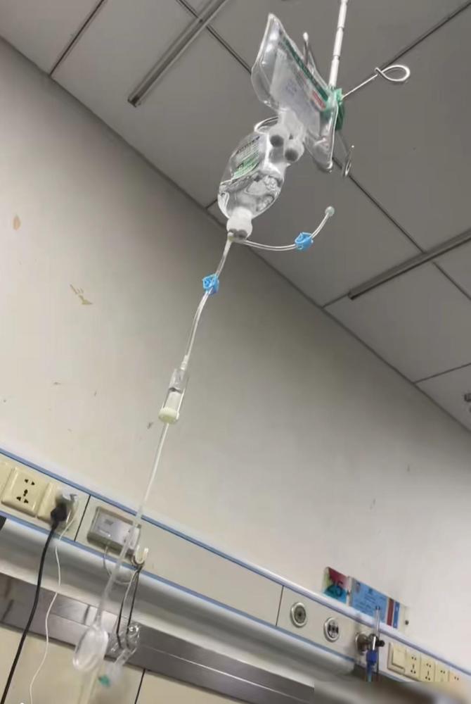 住院请护工的老人越来越少了？

今天在医院听一位护工感叹，说现在的活儿越来越难接