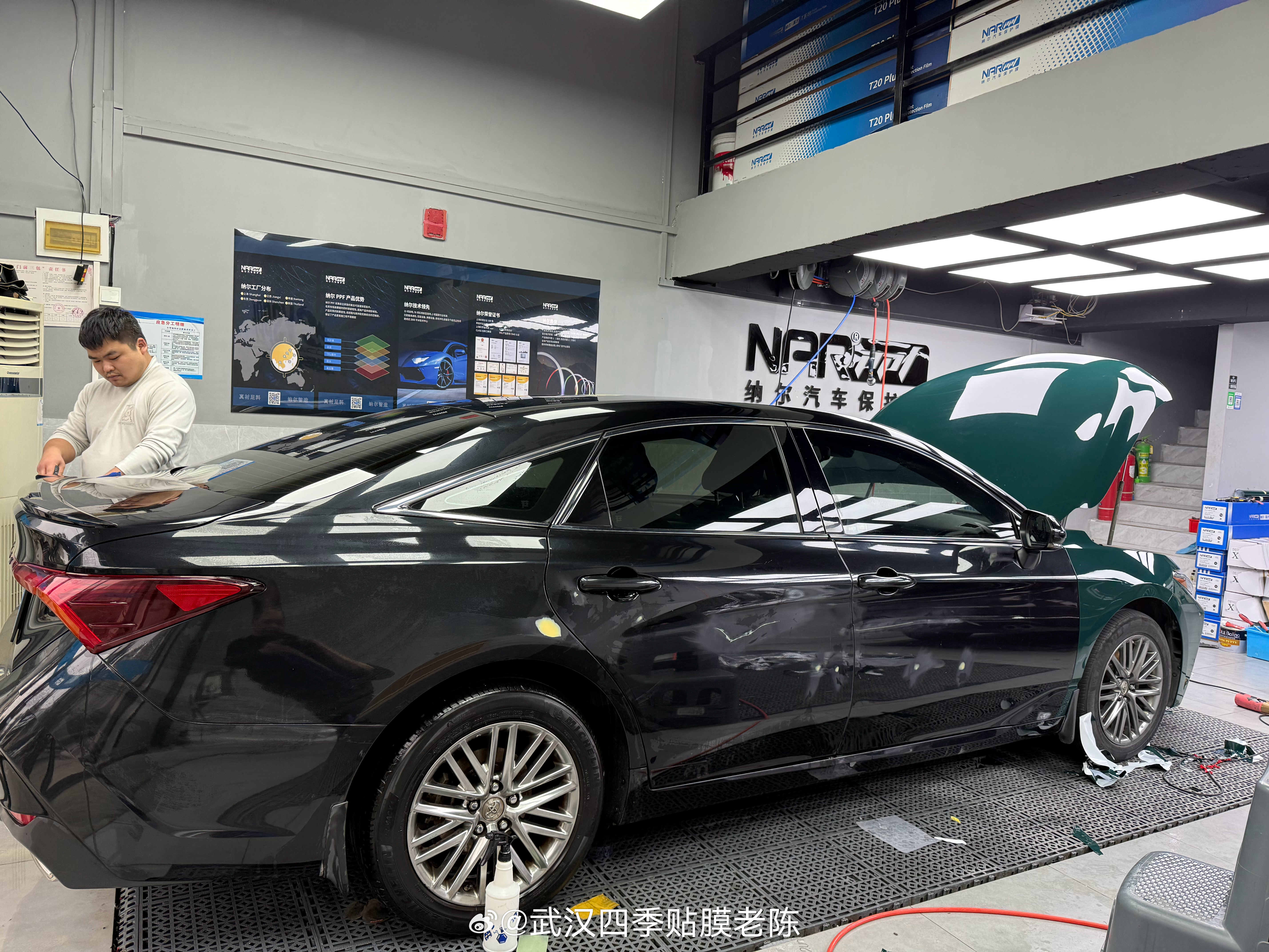 改色膜 vs 喷漆：核心区别一次说清1. 对原车漆影响（最关键）改色膜：覆盖式保