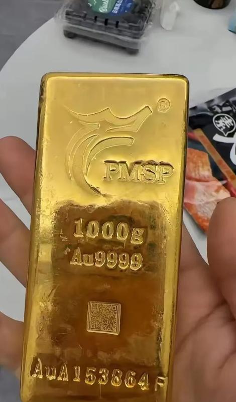 深圳女商户万万没想到，卖近80万黄金前核验买家身份证，当晚七十多万货款遭外地警方