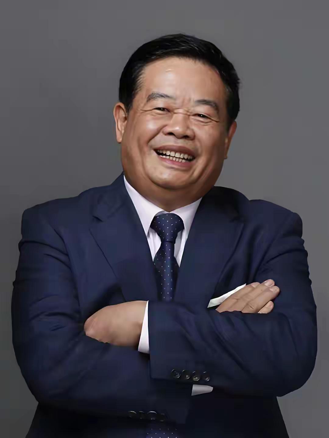 曹德旺这回应真的戳破了好多人对企业家的认知误区！
网上吵着说他捐200亿做慈善大