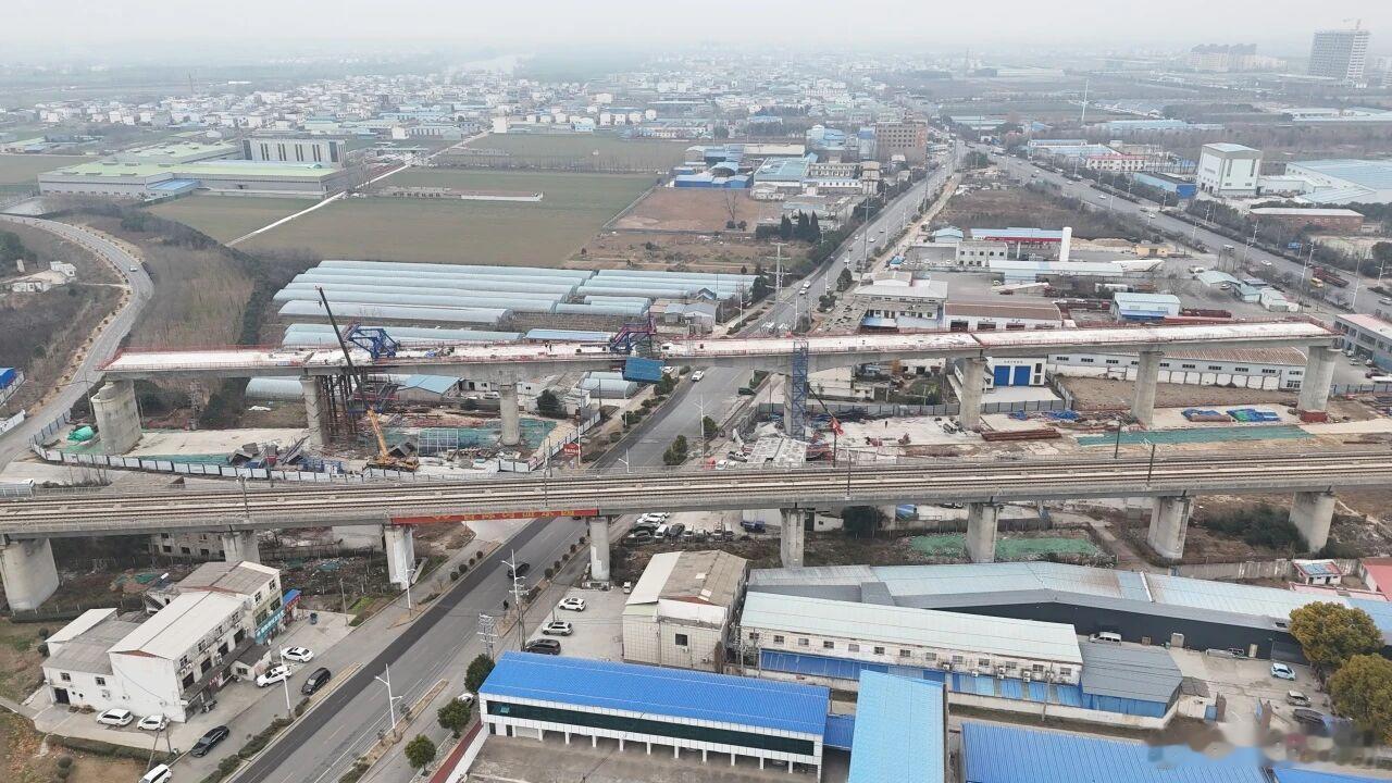 平漯周高铁最新进展来了 近日，从郑州铁路获悉，平漯周高铁项目连续取得关键进展，漯