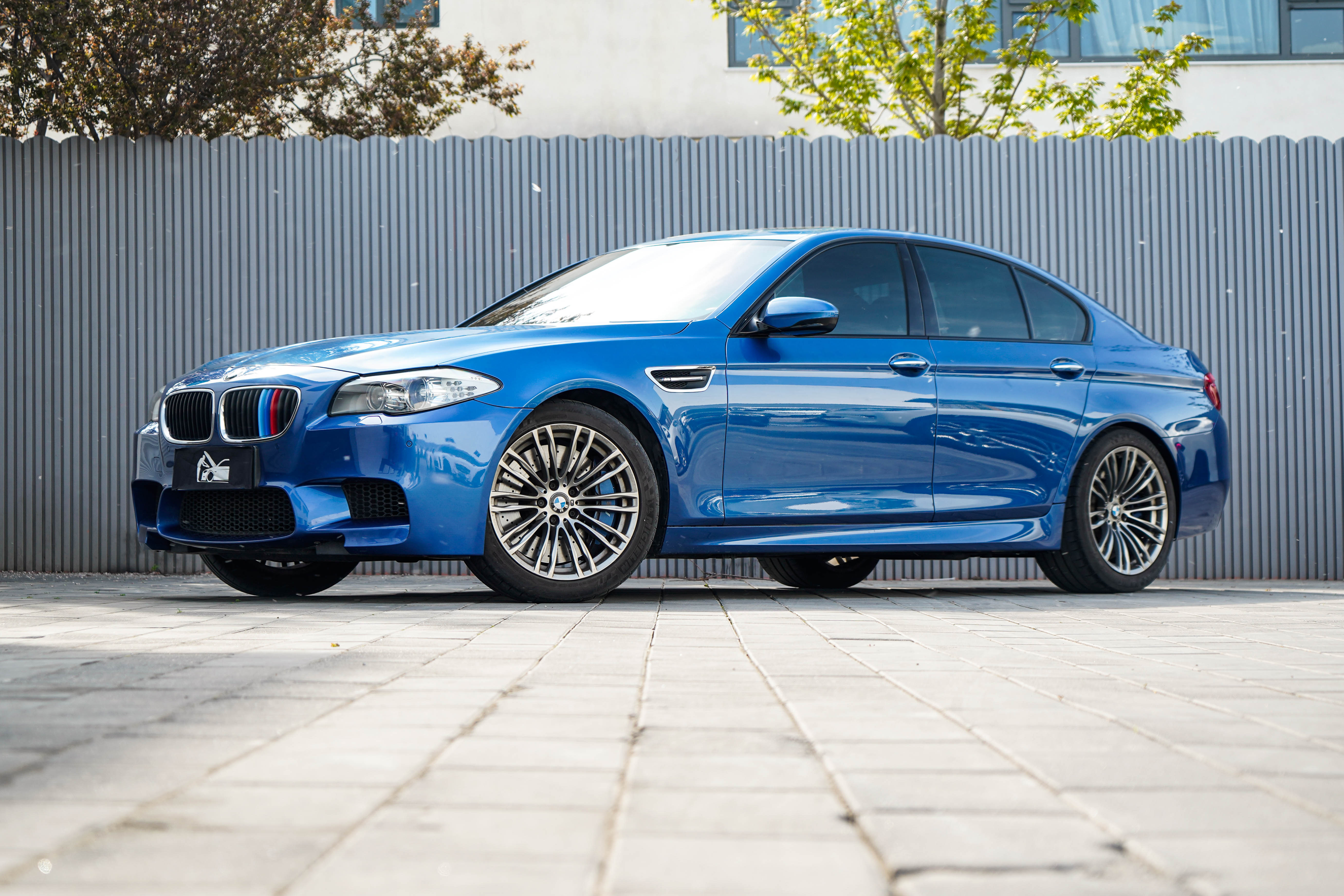 到了一台F10M5 全车原漆刚刚4wkm 怎么能保存的这么好但尴尬的是这代M5不